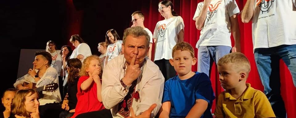 zdjecie ze spotkania artystów nieprzetartego szlaku z funadacji nieprzetarty szlak.jpg