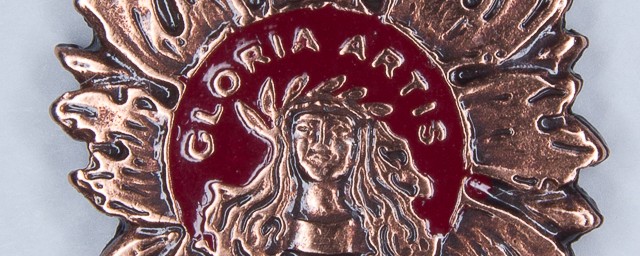 zdjęcie medalu gloria artis.jpg