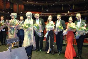 zdjęcie solkstów w tym Jakuba Gąski oraz Doroty Szostak-Gąski z koncertu  „Victoria” w Living Arts Centre Mississauga w Kanadzie.jpg
