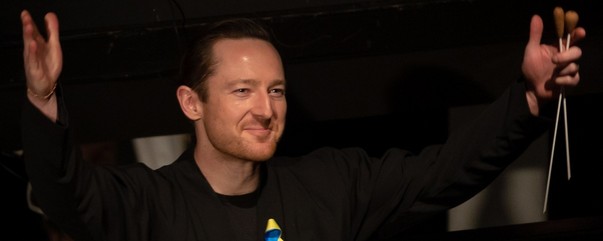 Vincent Kozlowski nowy kierownik muzyczny teatru , zdjęcie dyrygenta.png