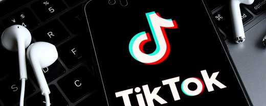 grafika i napis teatr muzyczny w lublinie on tik tok.png