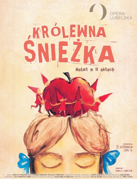 plakat promujący bajkę Królewna Śnieżka, przedstawia akwarelową ilustrację głowy Królewny Śnieżki z dużym czerwonym jabłkiem i wspinającymi się po nim małymi ludzikami